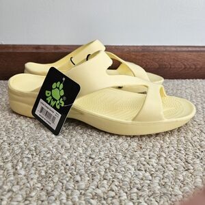 Women's Z strap Dawgs sandals